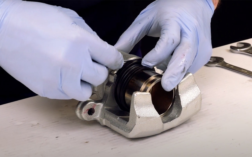 como-reparar-pinza-freno-delantera_0.jpg